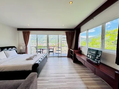 발코니가 있는 킹룸 — Ocean View Treasure Residence